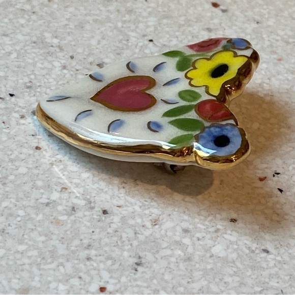 Heart & Flower Ceramic Brooch - Picture 7 of 8